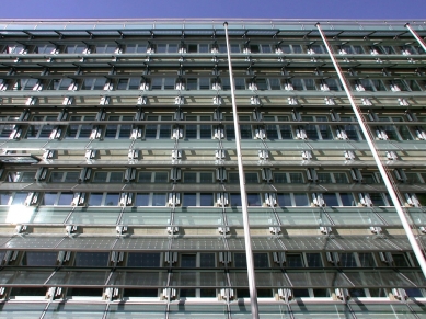 SUVA House - foto: Petr Šmídek, 2003