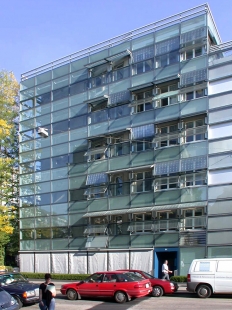 SUVA House - foto: Petr Šmídek, 2003