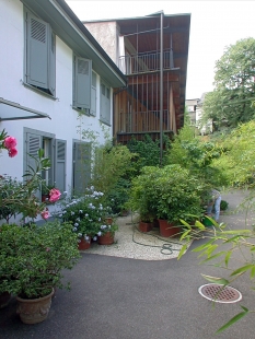 Apartment Building along a Party Wall  - foto: Petr Šmídek, 2003