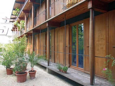 Apartment Building along a Party Wall  - foto: Petr Šmídek, 2002