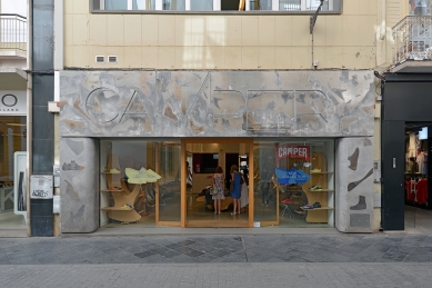 Prodejna obuvi Camper v Seville - foto: Petr Šmídek, 2018