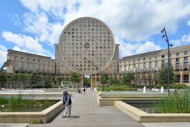 Obytný soubor Les Arènes Place Picasso - foto: Petr Šmídek, 2019