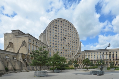 Obytný soubor Les Arènes Place Picasso - foto: Petr Šmídek, 2019