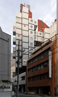 Nakagin Capsule Tower - foto: Petr Šmídek, 2012