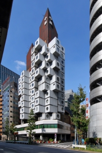 Nakagin Capsule Tower - foto: Petr Šmídek, 2012