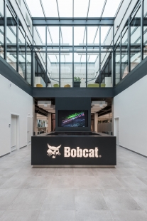 Interiér kanceláří společnosti Doosan Bobcat - foto: Iveta Kopicová