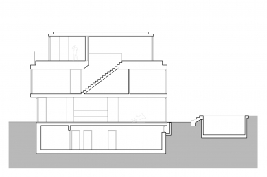 Dům v Perchtolsdorfu u Vídně  - Podélný řez - foto: Jan Proksa