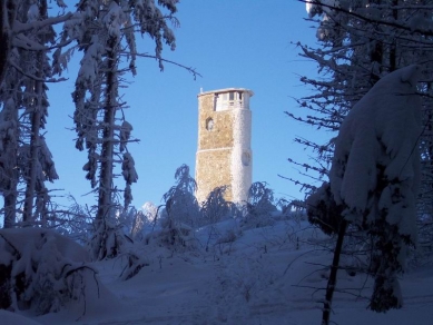 Turistická kamenná rozhledna Brdo – Chřiby - foto: Radomil Stojan