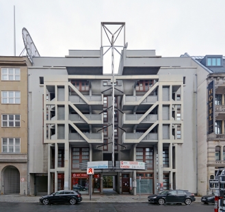 Polyfunkční dům Friedrichstrasse 32/33 - foto: Petr Šmídek, 2019