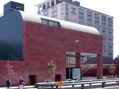 MoCA - Museum of Contemporary Art - foto: Petr Šmídek, 2001