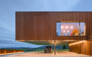 House in the Bieszczady Mountains - foto: Juliusz Sokołowski