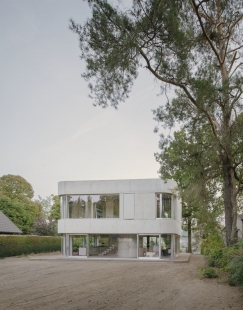 House by the Lake Elsensee - foto: © Simon Menges