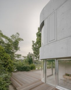 House by the Lake Elsensee - foto: © Simon Menges