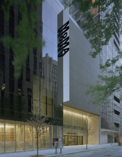 Expansion of MoMA in New York - The Museum of Modern Art, designed by Yoshio Taniguchi. Entrance at 53rd Street. - foto: © 2005 Timothy Hursley