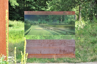 Archeopark Mikulčice - Skleněná tabule s vizualizací původního mostu - foto: Petr Velička