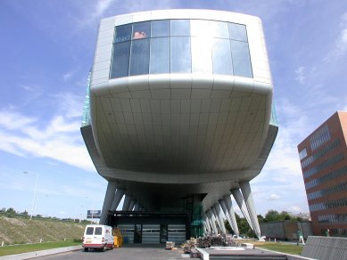 Hlavní sídlo společnosti ING - foto: Petr Šmídek, 2003