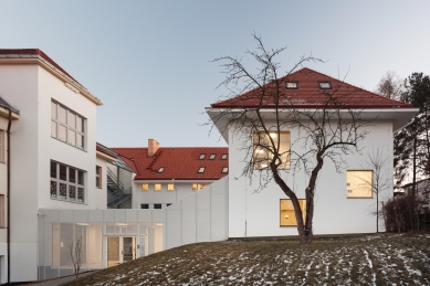 Dostavba základní školy Járy Cimrmana v Lysolajích - foto: Alex Shoots Buildings