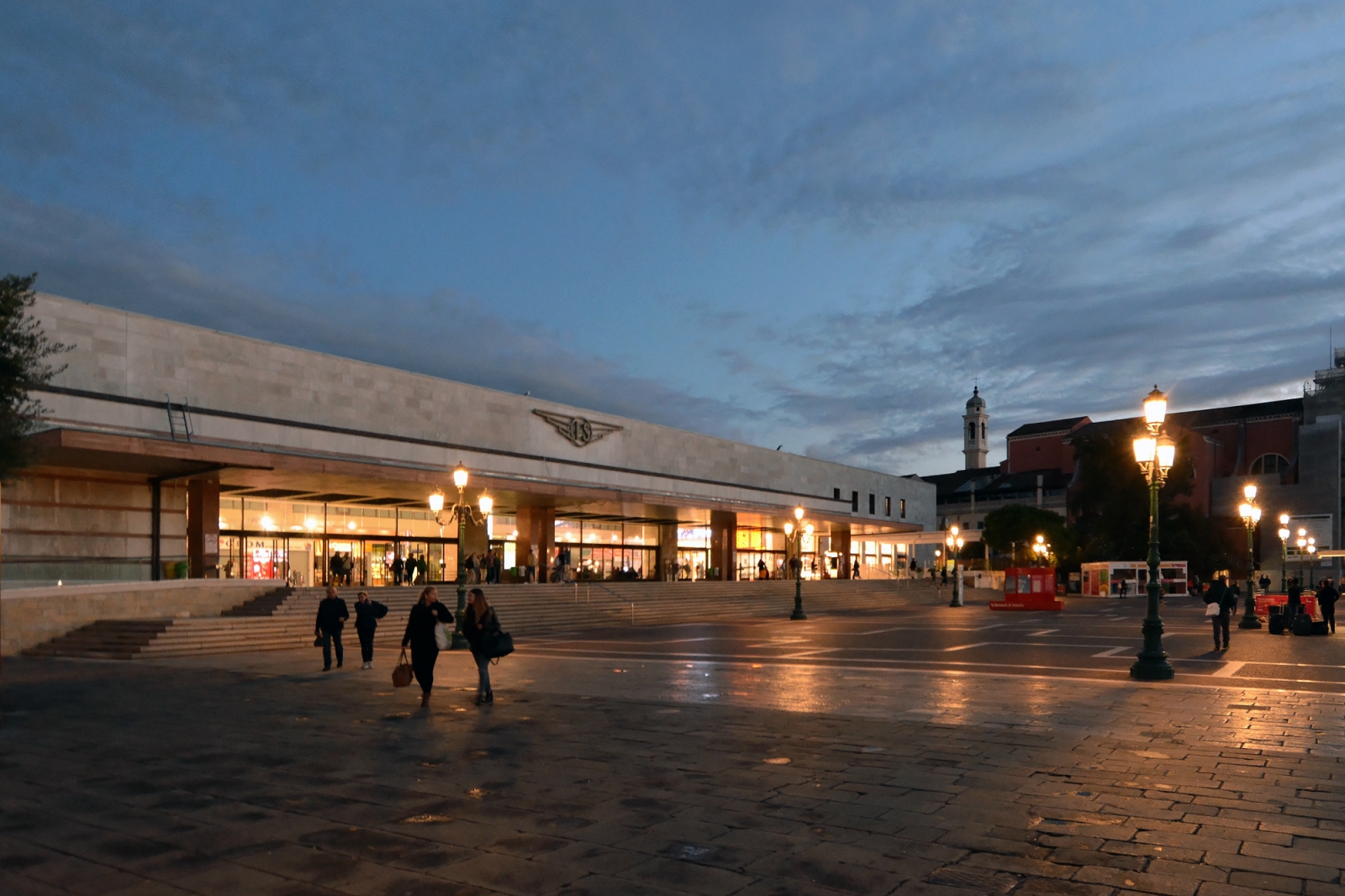 archiweb.cz Hlavní železniční stanice Santa Lucia