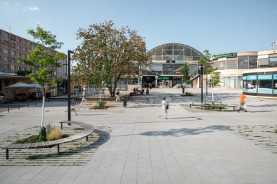 Revitalization of the public space at the shopping center Cíl in Prague's Zahradní Město - foto: Alex Shoots Buildings