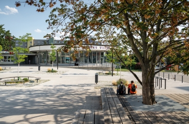 Revitalization of the public space at the shopping center Cíl in Prague's Zahradní Město - foto: Alex Shoots Buildings