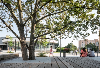 Revitalization of the public space at the shopping center Cíl in Prague's Zahradní Město - foto: Alex Shoots Buildings