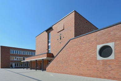 Staatliche Fachoberschule II in Nürnberg - foto: Petr Šmídek, 2020