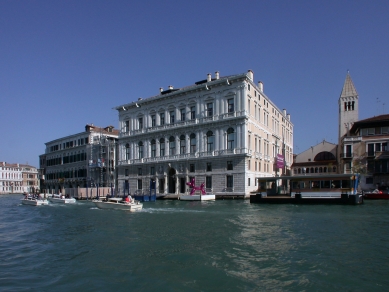 Palazzo Grassi - foto: Petr Šmídek, 2006