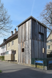 House with a Tree - foto: Petr Šmídek, 2015