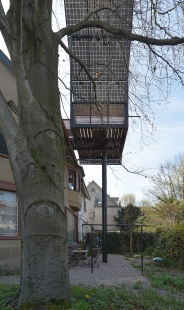 House with a Tree - foto: Petr Šmídek, 2015