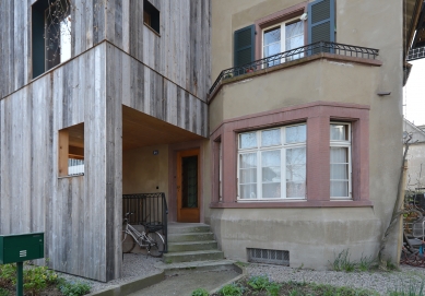 House with a Tree - foto: Petr Šmídek, 2015