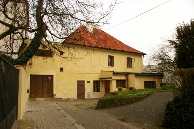 Rekonstrukce fary u kostela sv. Gotharda - Fotografie původního stavu - foto: Kazimour Kripnerová Architekti.