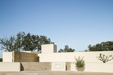 House in Santarém - foto: Ivo Tavares Studio