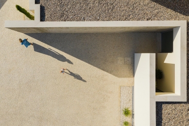 House in Santarém - foto: Ivo Tavares Studio