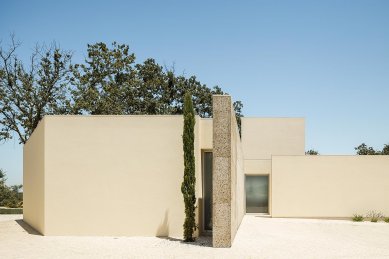 House in Santarém - foto: Ivo Tavares Studio
