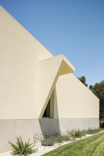 House in Santarém - foto: Ivo Tavares Studio