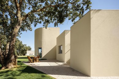 House in Santarém - foto: Ivo Tavares Studio