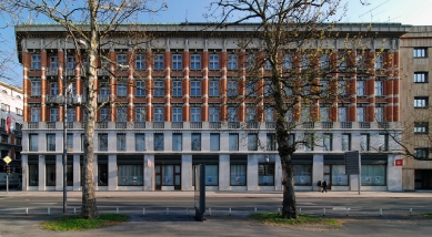 Vzajemna Insurance Company Offices - foto: Petr Šmídek, 2008