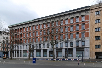 Vzajemna Insurance Company Offices - foto: Petr Šmídek, 2008