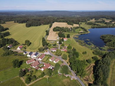 Usedlost v jižních Čechách - Letecký snímek - foto: Aleš Moravec