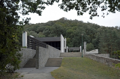 Krematorium a urnový háj v Bratislavě - foto: Petr Šmídek, 2017