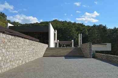 Krematorium a urnový háj v Bratislavě - foto: Petr Šmídek, 2017