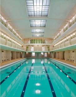 Social housing and swimming pool at Rue des Amiraux - foto: Chatillon Architectes