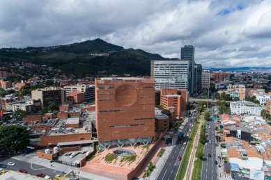 Fundación Santa Fe de Bogotá - rozšíření nemocnice