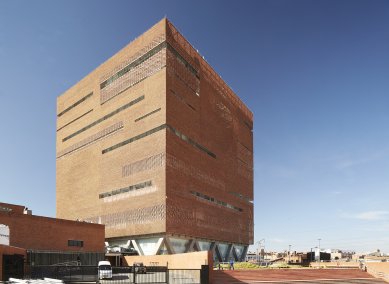 Fundacion Santa Fe de Bogota hospital expansion