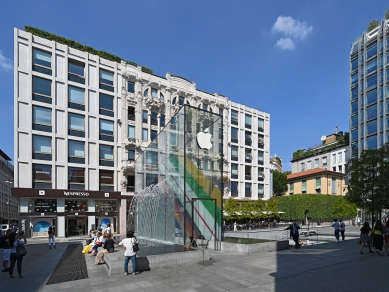 Milan Apple Store - foto: Petr Šmídek, 2021