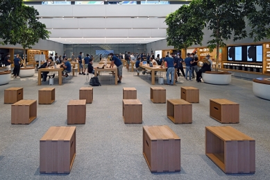 Milan Apple Store - foto: Petr Šmídek, 2021