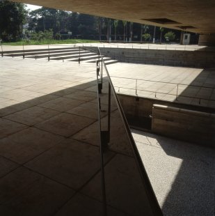 MuBE - Brazilian Museum of Sculpture - Detail of the square - foto: © Nelson Kon, www.nelsonkon.com.br