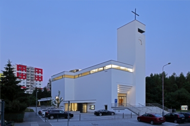 Kostel Krista Spasitele a komunitní centrum - foto: Robert Žákovič