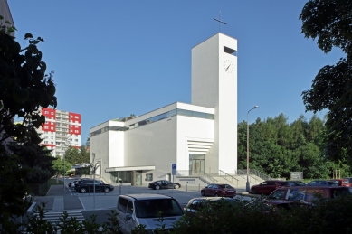 Kostel Krista Spasitele a komunitní centrum - foto: Robert Žákovič