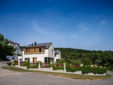 Family houses in the Wild Šárka - foto: Aleš Jungmann